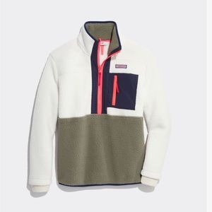 Brand New with Tags!!! Vineyard Vines Sherpa Pullover (Size: Small).